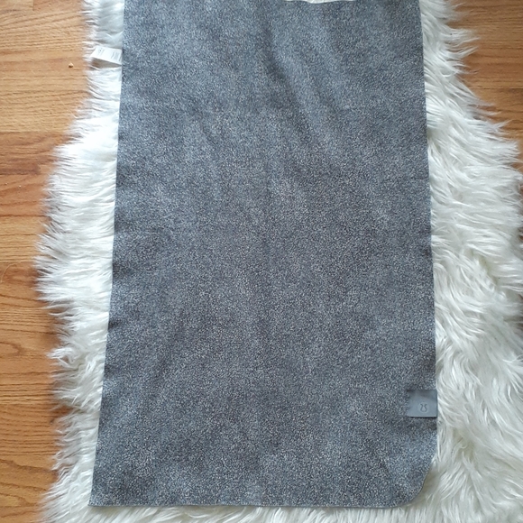 Gray Lululemon Scarf - Picture 4 of 5
